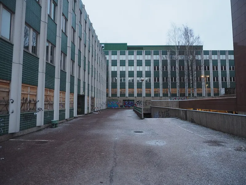 Cubicle Crypts: What Urban Explorers Find When Corporate America Packs Up and Disappears
