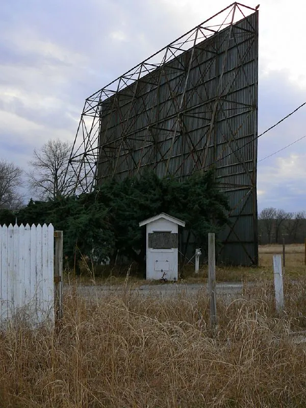 Last Feature Showing: Wandering the Overgrown Drive-In Theaters America Forgot